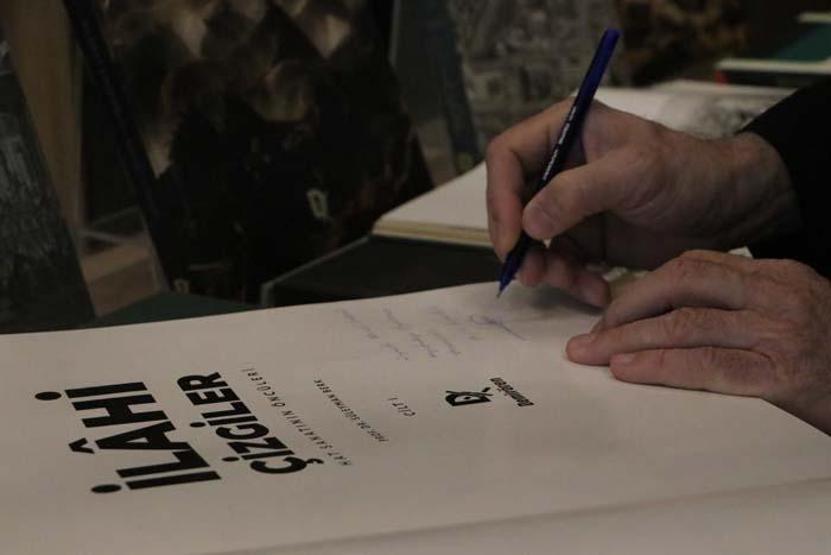 Demirören Yayınları, ‘Külliyede Ramazan’ etkinliklerinde stantta ziyaretçilerini ağırlamaya devam ediyor