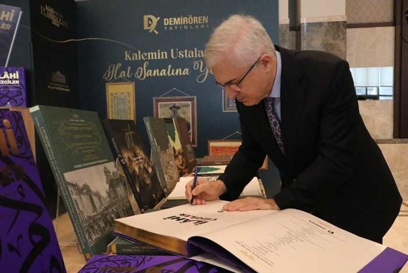 Demirören Yayınları, ‘Külliyede Ramazan’ etkinliklerinde stantta ziyaretçilerini ağırlamaya devam ediyor