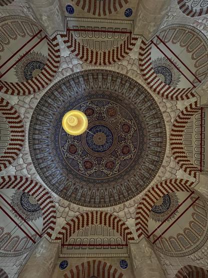 Bakan Ersoy: Vakıflar günde 100 bin vatandaşımıza iftar veriyor