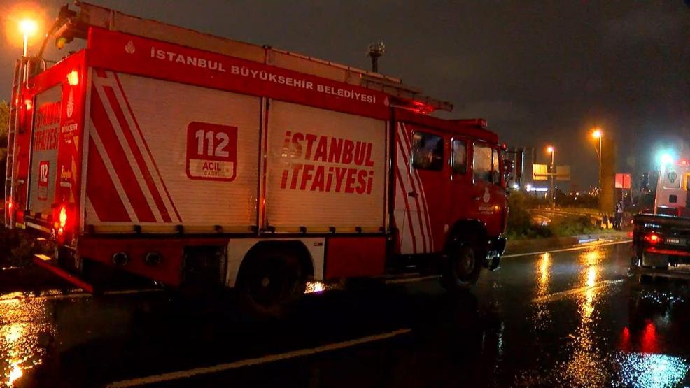 Bakırköyde korkunç kaza Yardım etmek isterken otomobil çarptı