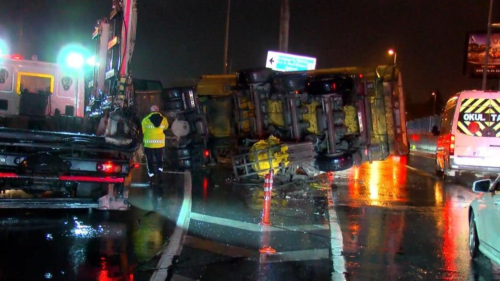Bakırköyde korkunç kaza Yardım etmek isterken otomobil çarptı