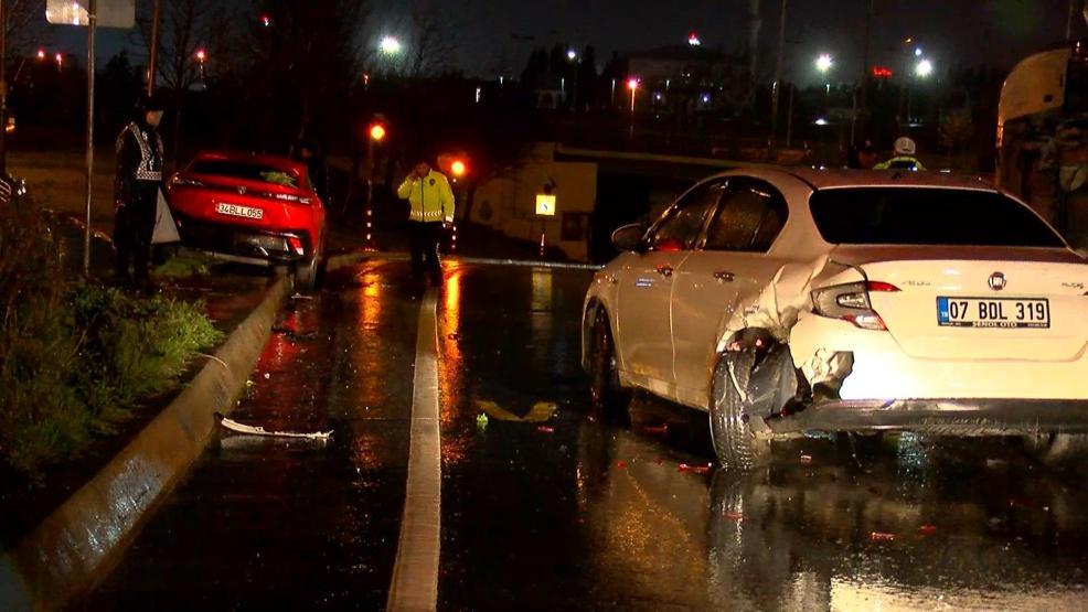 Bakırköyde korkunç kaza Yardım etmek isterken otomobil çarptı