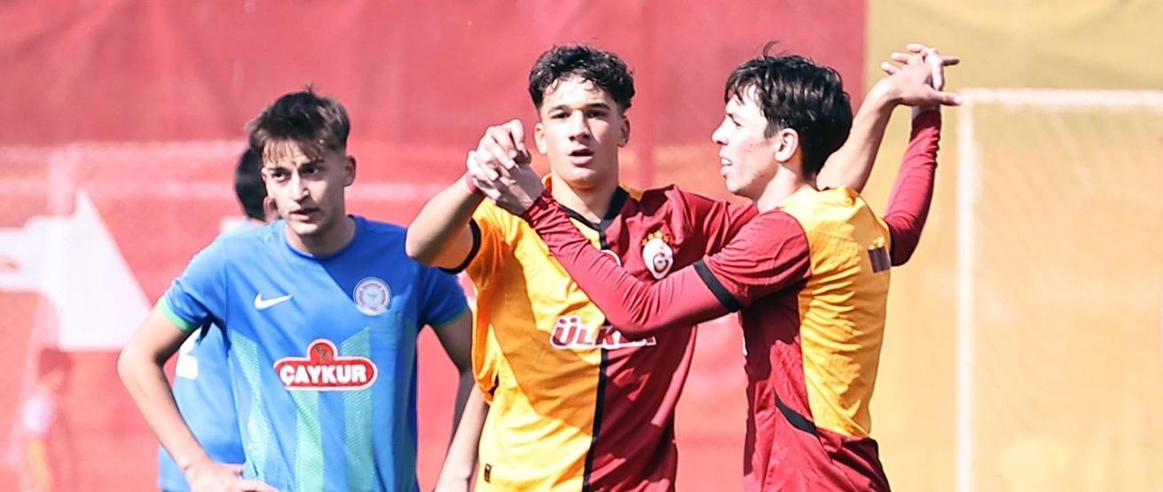 Galatasarayın eski futbolcusu Hakan Baltanın oğlu, resmen Fenerbahçede Tedesco özel olarak ilgilendi...