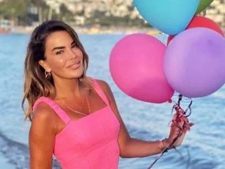 Yıllara adeta meydan okuyor Özlem Yıldızın fit fiziğinin sırrı Meğer zayıflığını uzun yıllardır vazgeçmediği o alışkanlığa borçluymuş