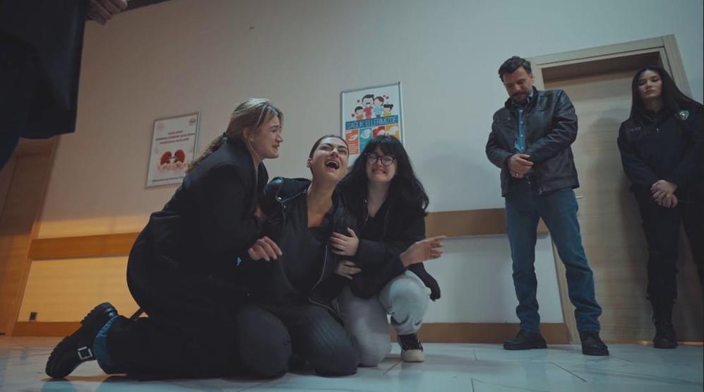 ARKA SOKAKLAR ‘GİTME’ DİYEREK YÜREKLERİ DAĞLADI