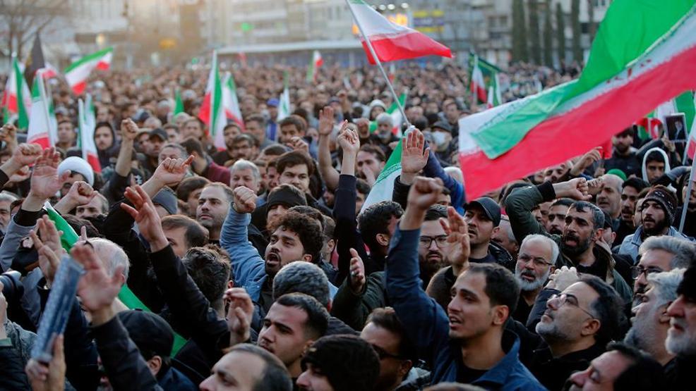 Hamaneyin ölümü sonrası yüzlerce kişi sokağa indi: ABD ve İsraile lanet yağdı