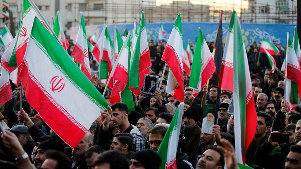Hamaneyin ölümü sonrası yüzlerce kişi sokağa indi: ABD ve İsraile lanet yağdı