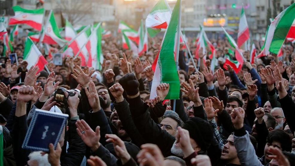Hamaneyin ölümü sonrası yüzlerce kişi sokağa indi: ABD ve İsraile lanet yağdı