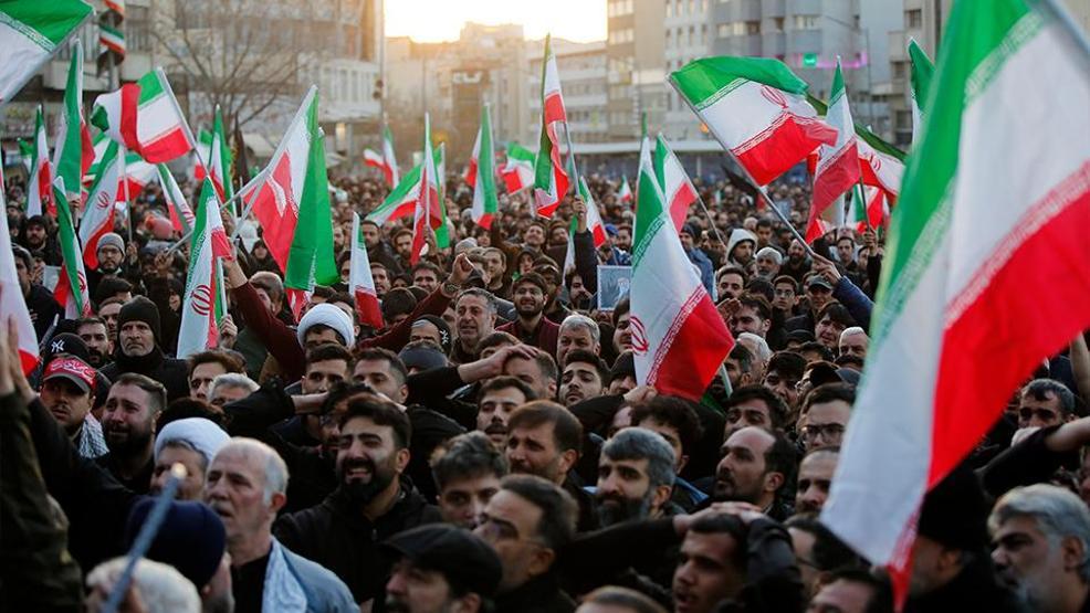 Hamaneyin ölümü sonrası yüzlerce kişi sokağa indi: ABD ve İsraile lanet yağdı