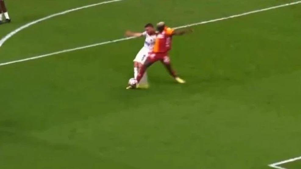 Nihat Kahveci, Galatasaraylı Singonun pozisyonunu yorumladı: Net kırmızı kart