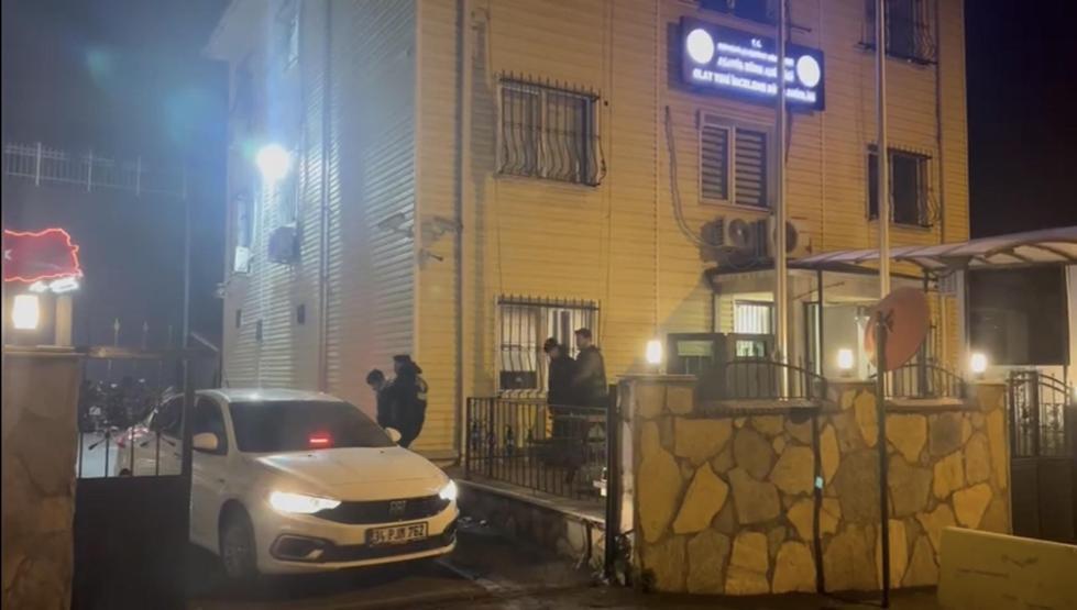14 YAŞINDA 18 SUÇ KAYDI İstanbulda iş yerine kurşun yağmuru: 2 çocuk tetikçi yakalandı