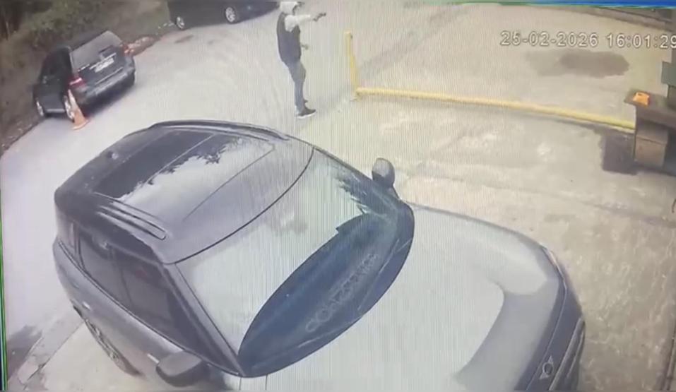 14 YAŞINDA 18 SUÇ KAYDI İstanbulda iş yerine kurşun yağmuru: 2 çocuk tetikçi yakalandı
