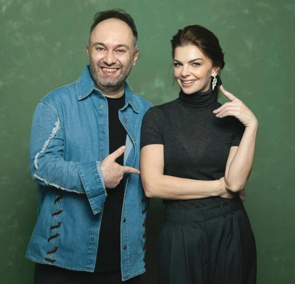 Pelin Karahandan Hakan Genceye Samimi Açıklamalar 12 Yıllık Evliliği Bitiyor mu Artık Kimse Yaşının İnsanı Değil 15-17 Yaşındaki Kızlar 30 Yaşında Gibi Duruyor