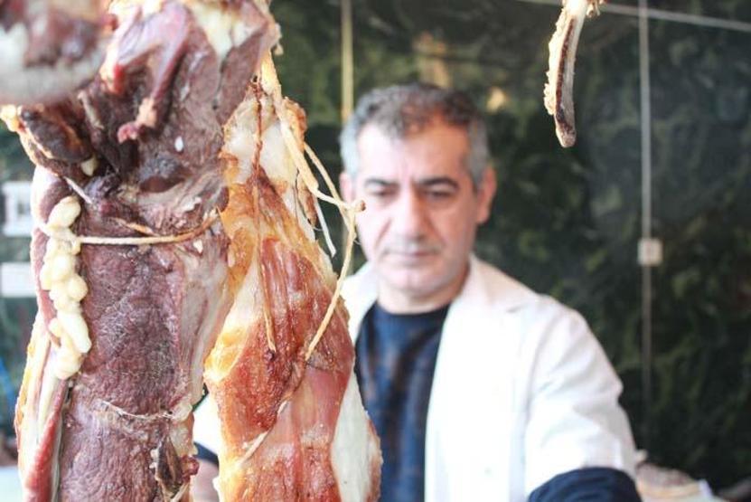 Siirt’in tescilli lezzeti büryan kebabı iftar sofrasının vazgeçilmezi oluyor