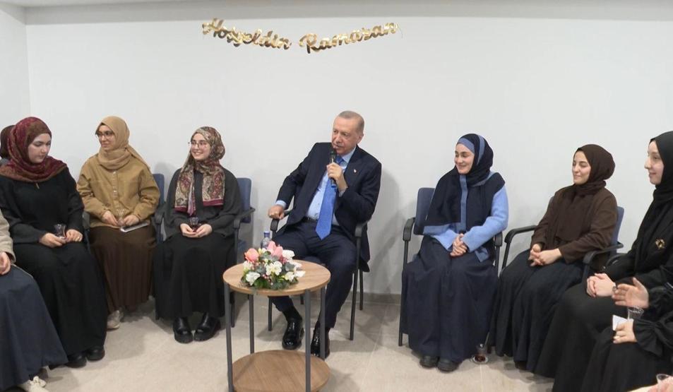 Cumhurbaşkanı Erdoğan üniversite öğrencileri ile bir araya geldi