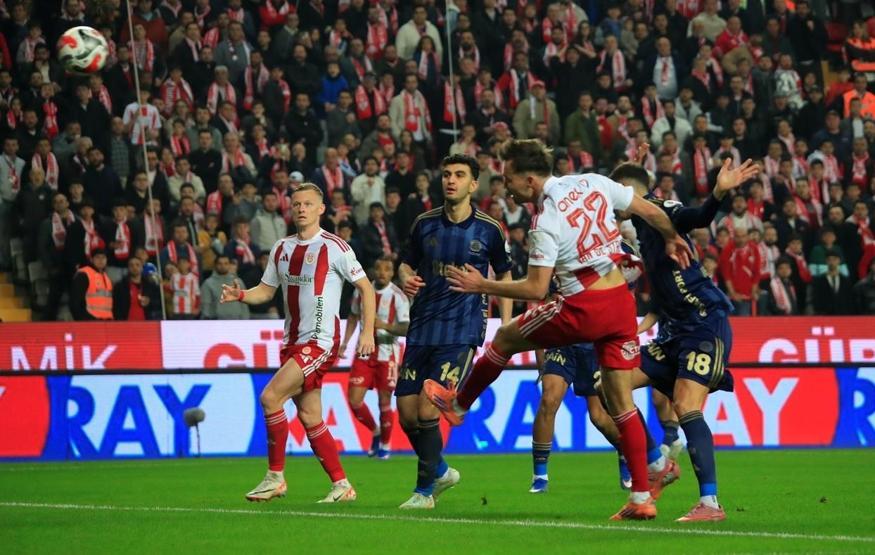 Nihat Kahveciden, Fenerbahçeli Sidiki Cherif eleştirisi: Sanki altyapıda ilk idmanına çıkmış
