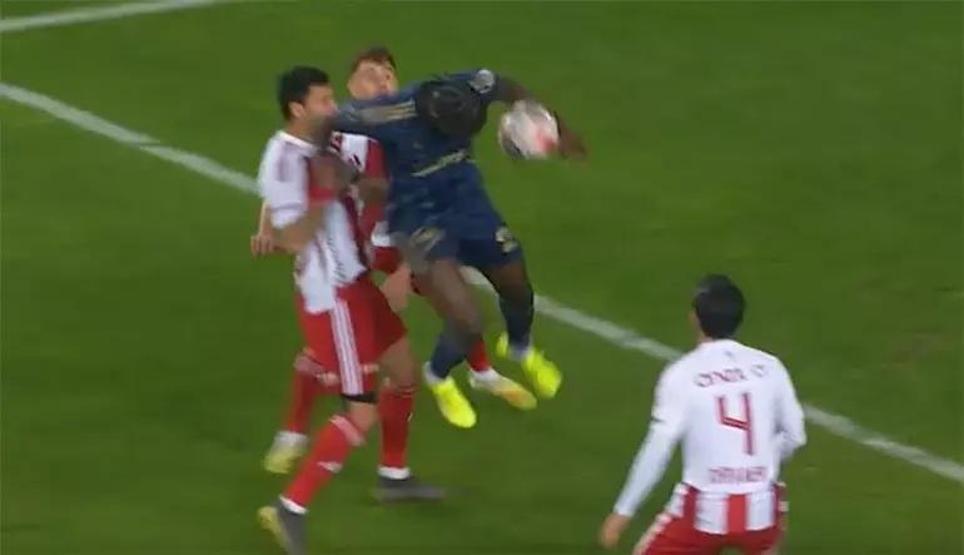 Antalyaspor-Fenerbahçe | Mert Müldürün pozisyonu için net yorum: Açık bariz net penaltı