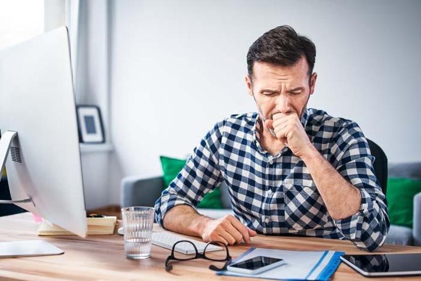Ofis Ortamında Görünmeyen Riskler: Halı Liflerinden Yazıcı Tonerlerine Kadar Akciğerleri Tehdit Eden Tehlikelere Dikkat