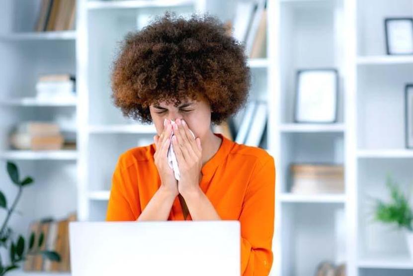 Ofis Ortamında Görünmeyen Riskler: Halı Liflerinden Yazıcı Tonerlerine Kadar Akciğerleri Tehdit Eden Tehlikelere Dikkat