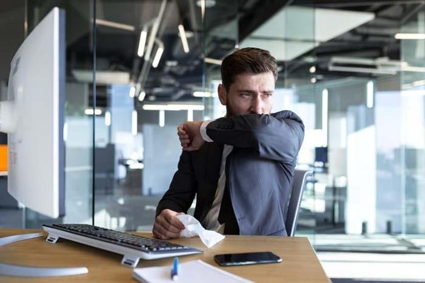 Ofis Ortamında Görünmeyen Riskler: Halı Liflerinden Yazıcı Tonerlerine Kadar Akciğerleri Tehdit Eden Tehlikelere Dikkat