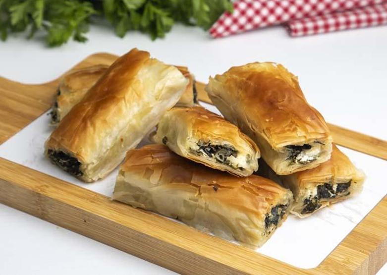 İstanbul Mutfağının Asırlık Lezzetleri: Kanlıca Yoğurdundan Sarıyer Böreğine, Beyoğlu Çikolatasından Uykuluğa... İftar Sofralarını Lezzet Şölenine Çevirecek Tarifler