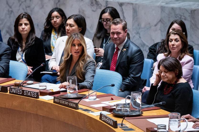 İran’da ilkokul vurulurken, Melania Trump ‘çocuk hakları’ oturumuna başkanlık etti