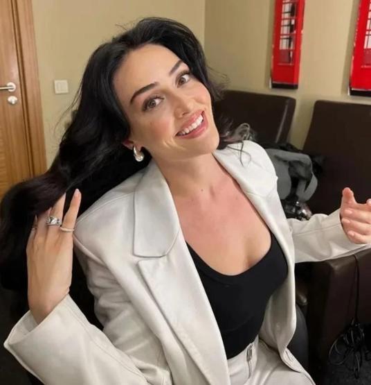 Esra Bilgiç ile Faruk Sabancı evleniyor mu Ünlü oyuncudan net açıklama