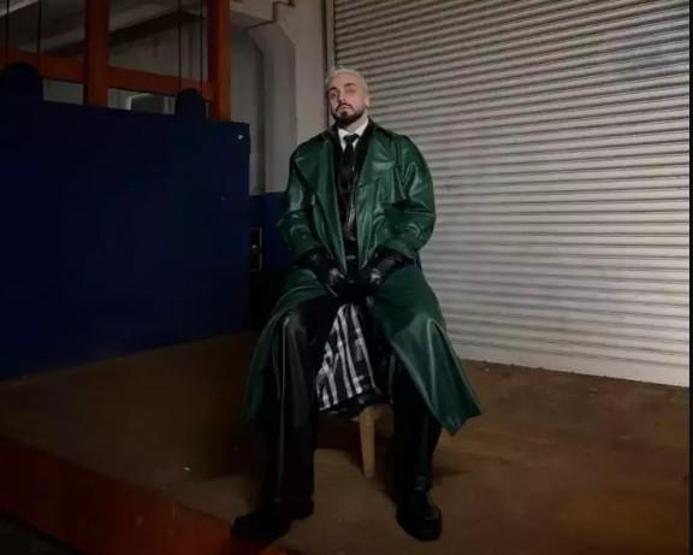 Sefo’nun yeni imajı olay oldu Beyaz-platin saçları sanal medyayı ikiye böldü