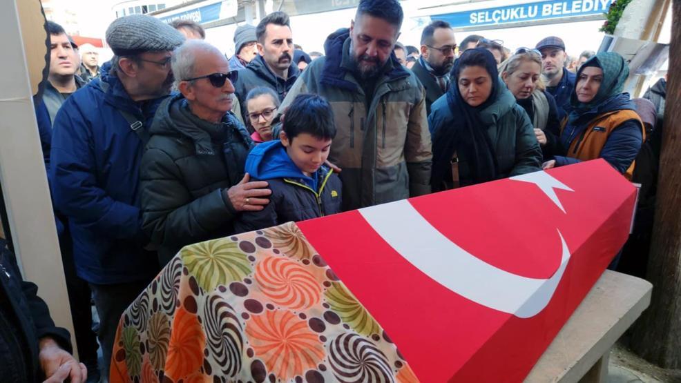 En acı kare Fatma öğretmene veda: Annesine son sarılış