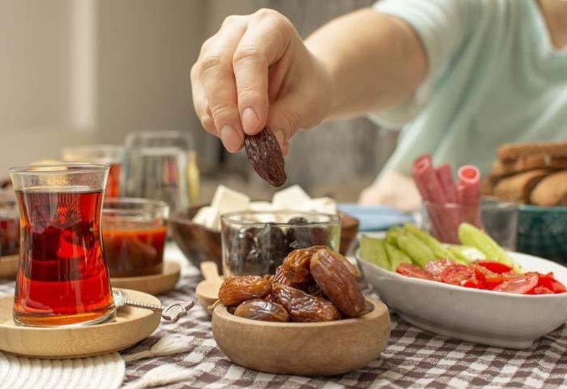 Ramazan’da Gün Boyu Enerjik Kalmanın Sırrı Baş Ağrısı, Susuzluk ve Enerji Çöküşüne Veda: Sahurda Doğru Beslenmenin Bilimsel Temelleri Sağlıklı Sahur İçin 10 Tavsiye