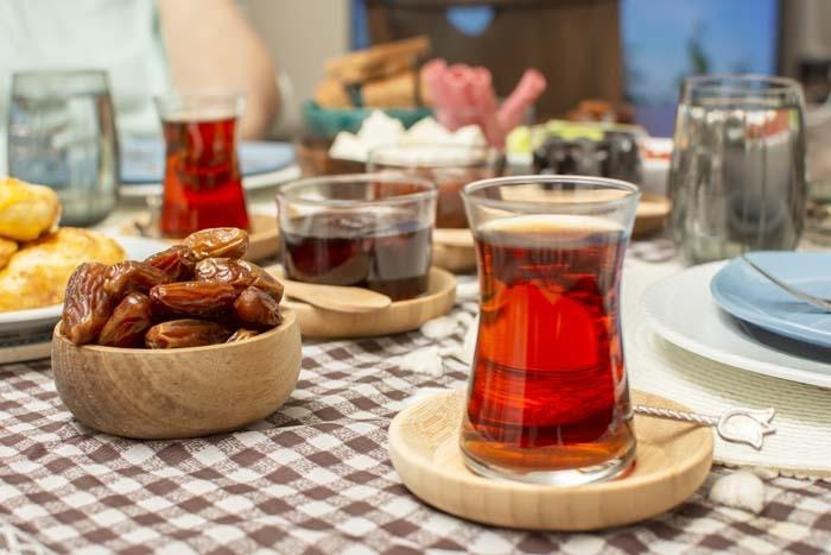 Ramazan’da Gün Boyu Enerjik Kalmanın Sırrı Baş Ağrısı, Susuzluk ve Enerji Çöküşüne Veda: Sahurda Doğru Beslenmenin Bilimsel Temelleri Sağlıklı Sahur İçin 10 Tavsiye