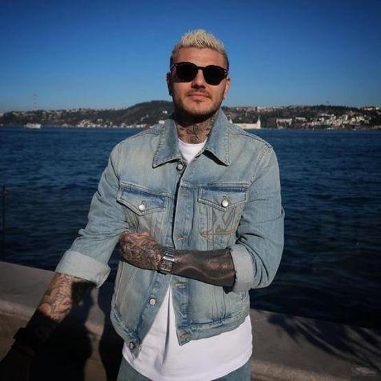 Galatasarayın yıldızı Mauro Icardi ile China Suarez, Boğazda aşk tazeledi Sevgilisini öpücüklere boğdu