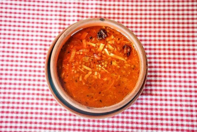 Anadolu’nun Gizli Hazinesi: Ekşili Kesme Çorbası ile Damaklarda Yolculuk Ekşili Kesme Çorbası Malzemeleri ve Tarifi