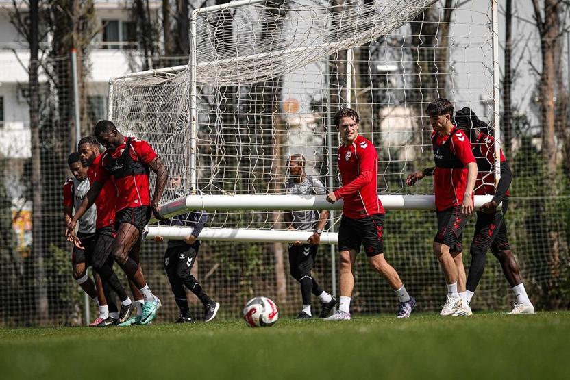 Samsunspor, Fenerbahçe maçına Antalya’da hazırlanıyor