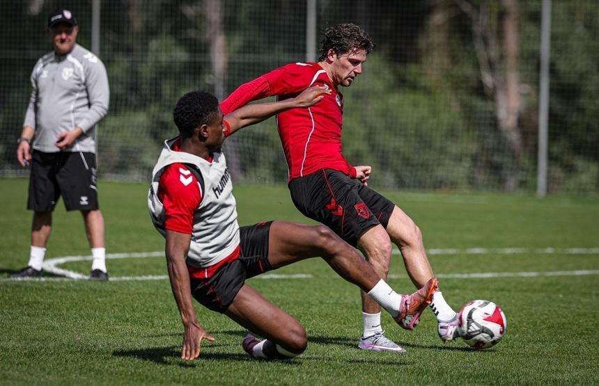Samsunspor, Fenerbahçe maçına Antalya’da hazırlanıyor