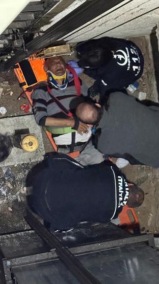 ÇAT KAPI FACİA: 5 metre aşağı düştü