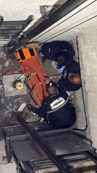 ÇAT KAPI FACİA: 5 metre aşağı düştü