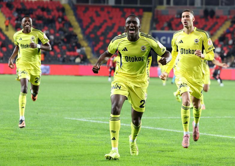 Fenerbahçede Taliscanın yokluğunda yeni gol silahı Sidiki Cherif oldu