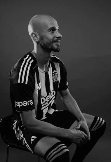 Beşiktaşın yıldızı Vaclav Cerny’nin eşi ile kızına bakın Beğeni butonu çöktü Favori ailem