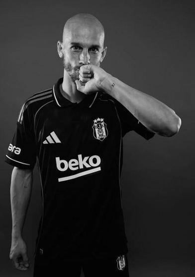 Beşiktaşın yıldızı Vaclav Cerny’nin eşi ile kızına bakın Beğeni butonu çöktü Favori ailem