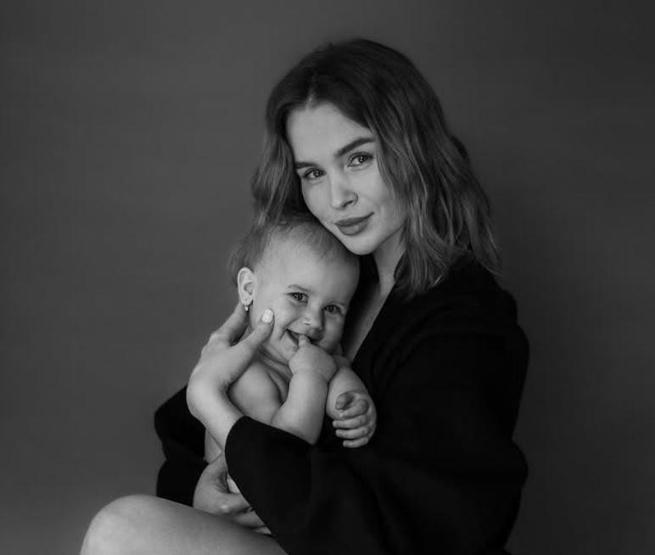 Beşiktaşın yıldızı Vaclav Cerny’nin eşi ile kızına bakın Beğeni butonu çöktü Favori ailem