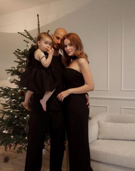 Beşiktaşın yıldızı Vaclav Cerny’nin eşi ile kızına bakın Beğeni butonu çöktü Favori ailem