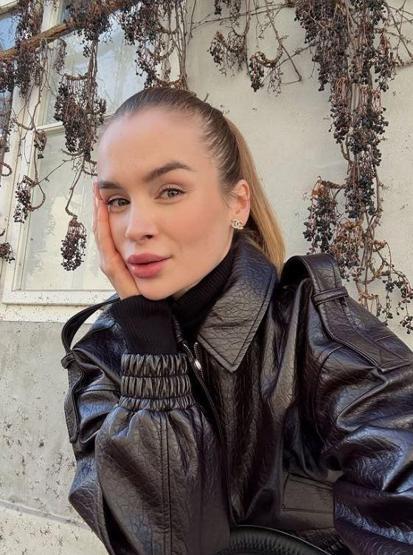 Beşiktaşın yıldızı Vaclav Cerny’nin eşi ile kızına bakın Beğeni butonu çöktü Favori ailem