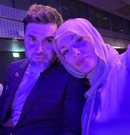 Reshad Strik Eşi Gamze Özçelikle Nasıl Tanıştıklarını İlk Kez Anlattı: Yardımseverliği ve Ruhuna Aşık Oldum