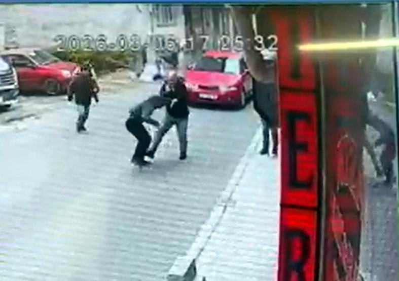 Çorlu’da sokak ortasında dehşet 3 çocuk yaşlı adamı darp etti