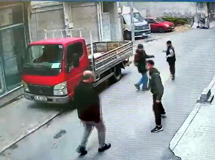 Çorlu’da sokak ortasında dehşet 3 çocuk yaşlı adamı darp etti