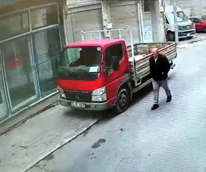 Çorlu’da sokak ortasında dehşet 3 çocuk yaşlı adamı darp etti
