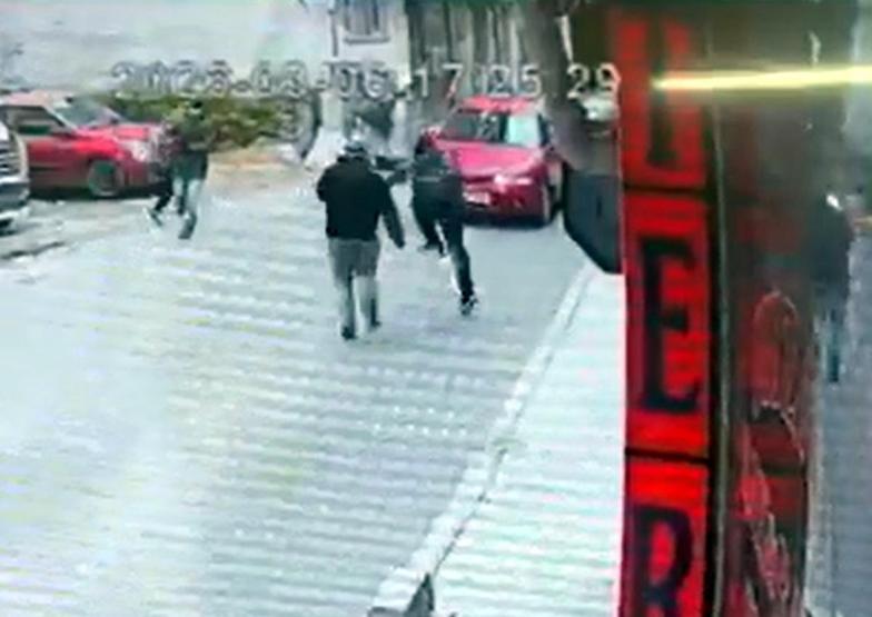 Çorlu’da sokak ortasında dehşet 3 çocuk yaşlı adamı darp etti