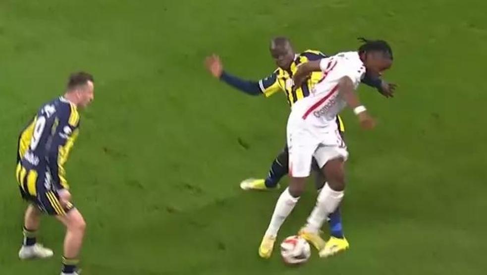 Fenerbahçe - Samsunspor | Tüm tartışmalı pozisyonlar incelendi: Son golde ofsayt var mı