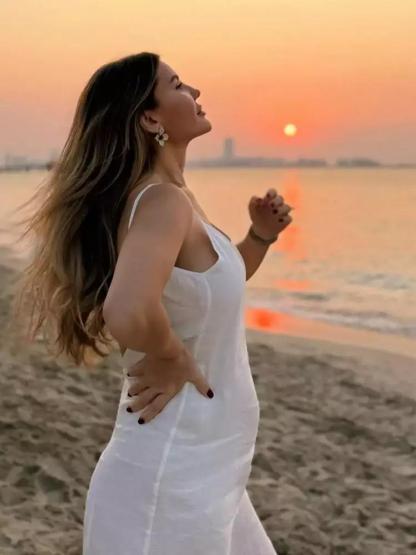 Esra Erol’un Kardeşi Eda Erol, Karnı Burnunda Pozlarıyla Olay Yarattı Eğlenceli Hamilelik Paylaşımı: “Nar”dan Sonra “Karnabahar”